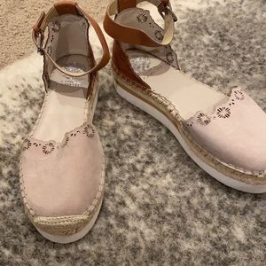 Vince Camuto flat forms